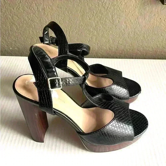 BCBGeneration Shoes - BCBGeneration Oxinia Black Snake PU Sandals Shoes Size 7